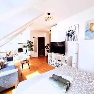 Apartment Ee, Bucharest